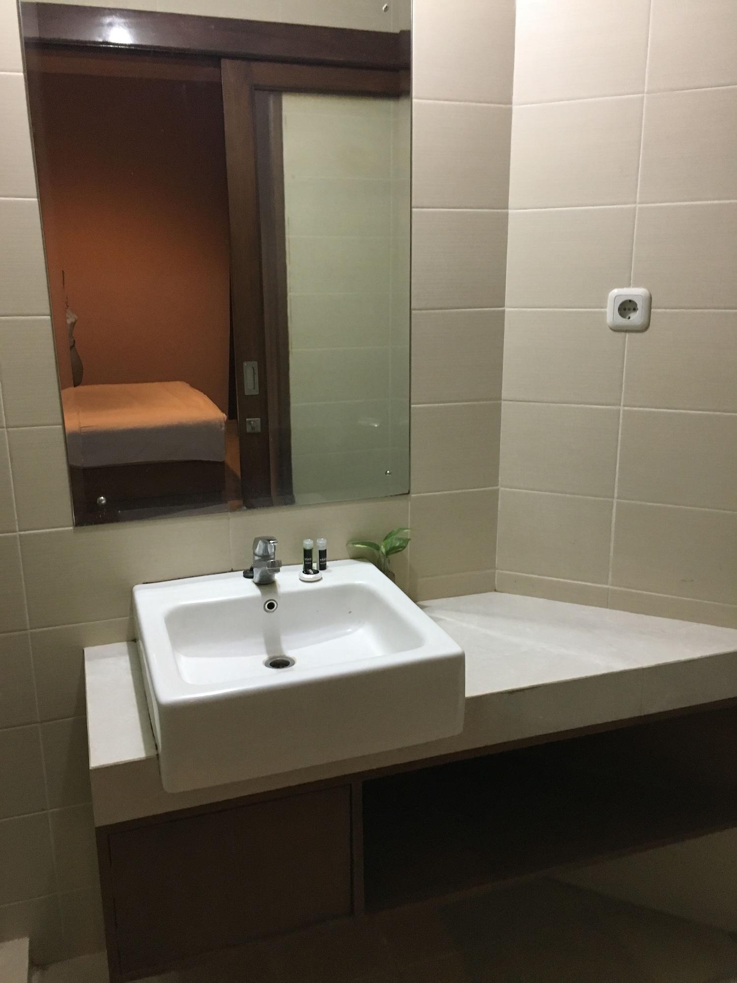 Votel Viure Hotel Jogjakarta Maguwo Екстериор снимка