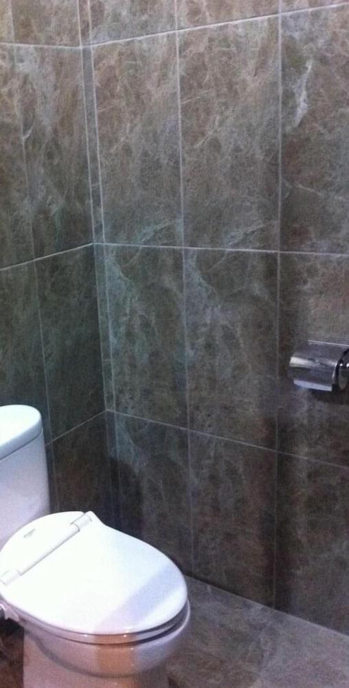 Votel Viure Hotel Jogjakarta Maguwo Екстериор снимка