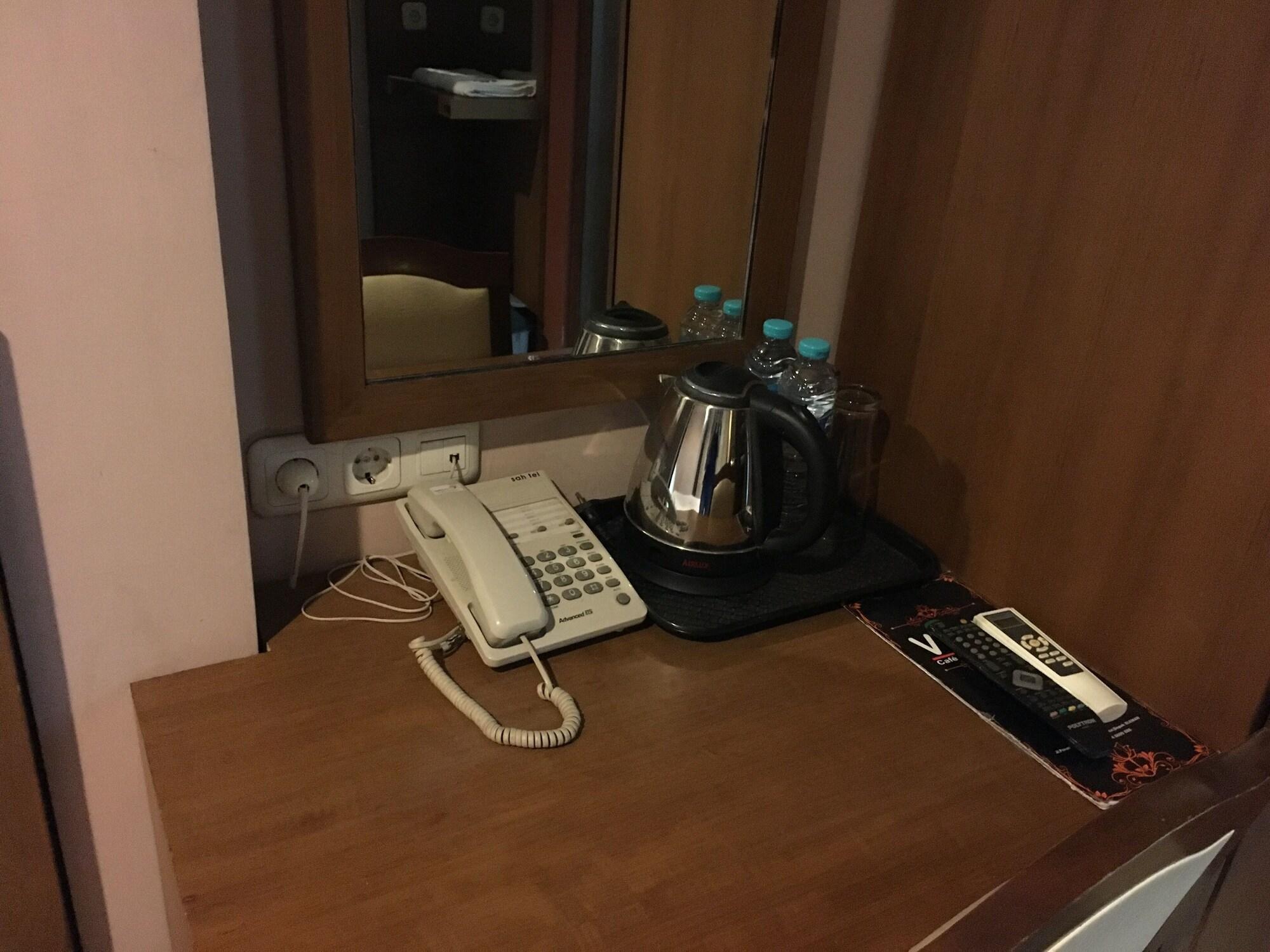 Votel Viure Hotel Jogjakarta Maguwo Екстериор снимка