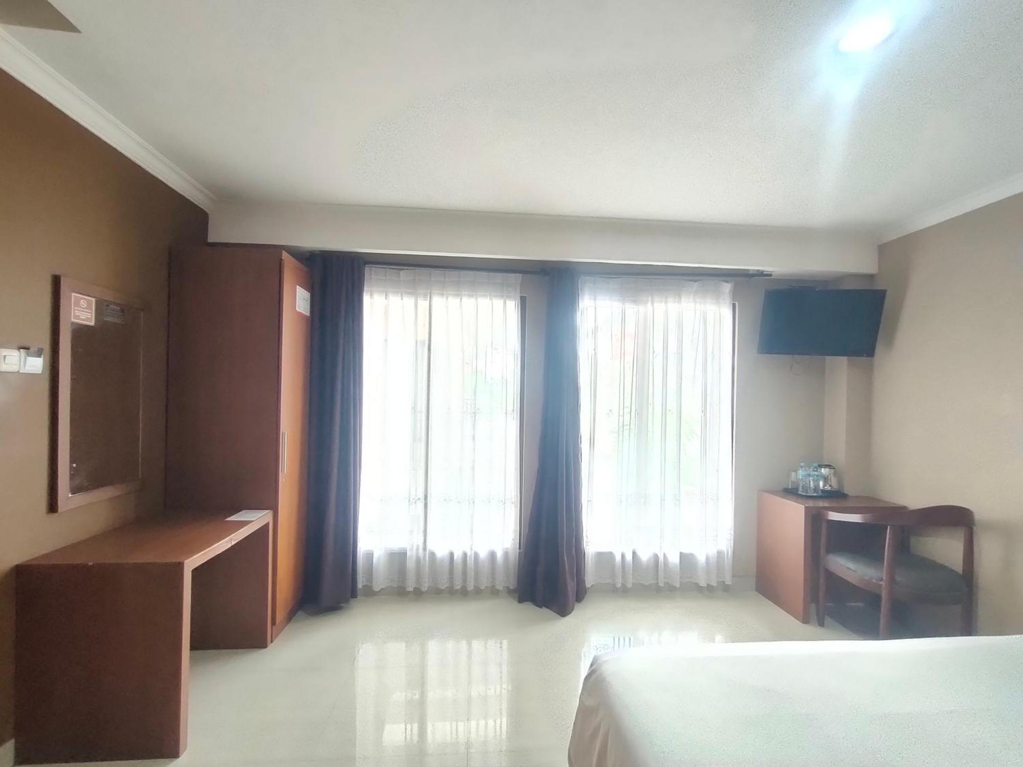 Votel Viure Hotel Jogjakarta Maguwo Екстериор снимка