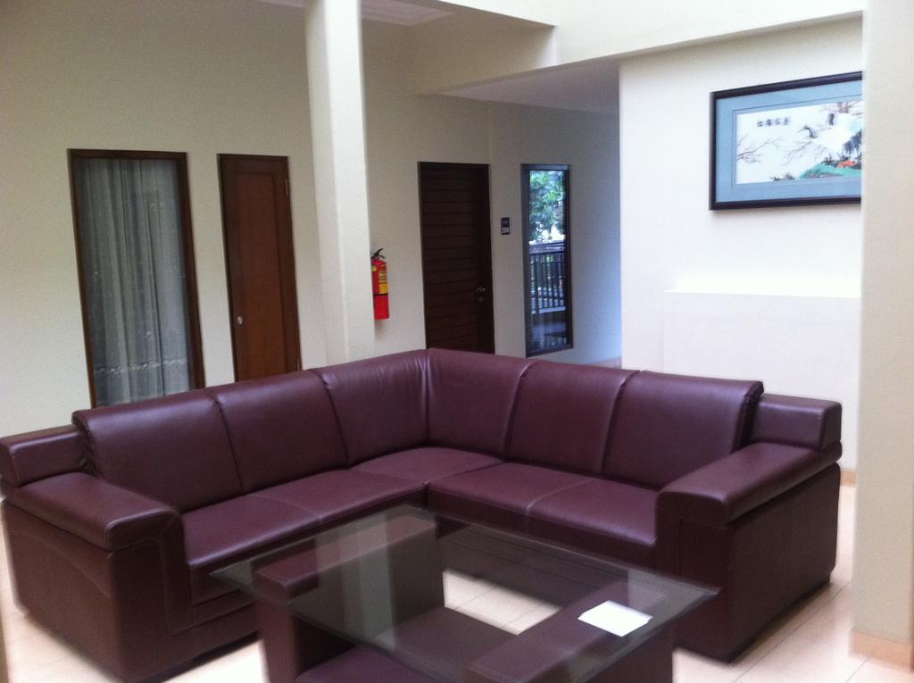 Votel Viure Hotel Jogjakarta Maguwo Екстериор снимка